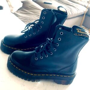 SIZE 8! Never worn. Simply didn’t want the platform and too late to return!